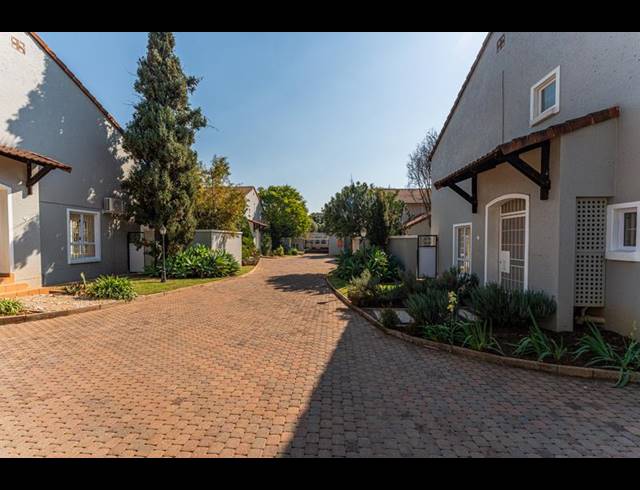 3 BEDROOM PROPERTY TO RENT IN MENLO PARK